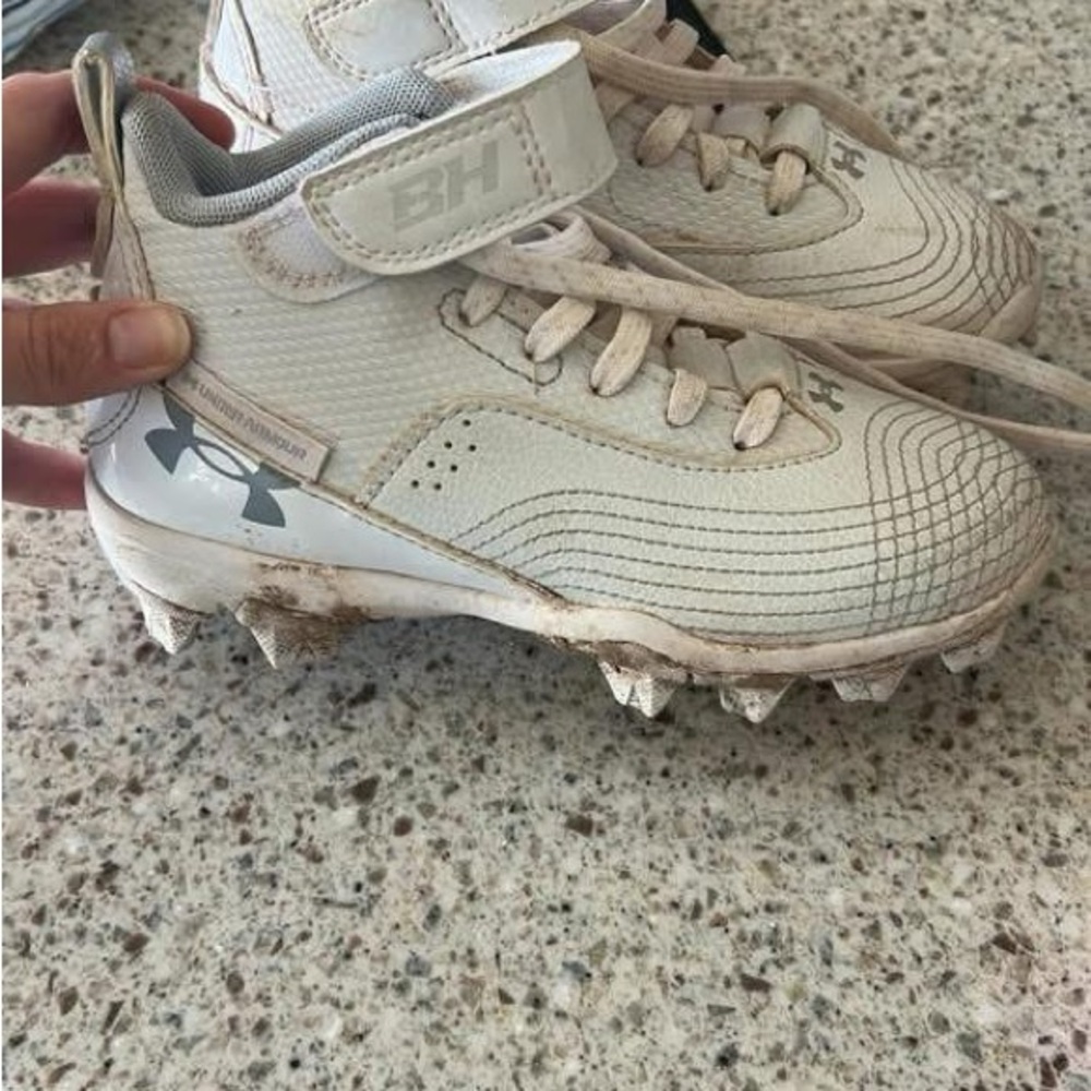 Under Armour Bryce Harpe Kids' Cream baseball cleats